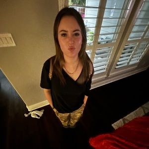 Meet your Posher, Addison